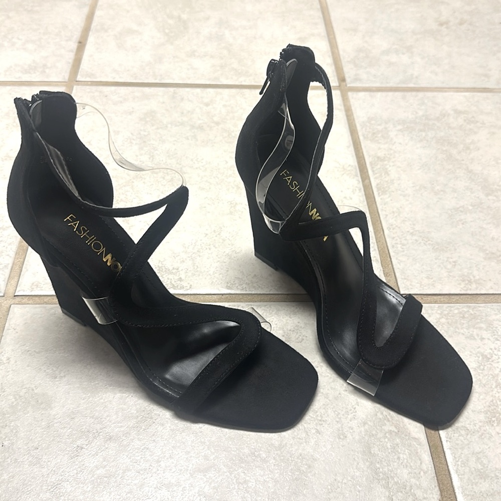 Fashion nova wedge sandal size 8.5